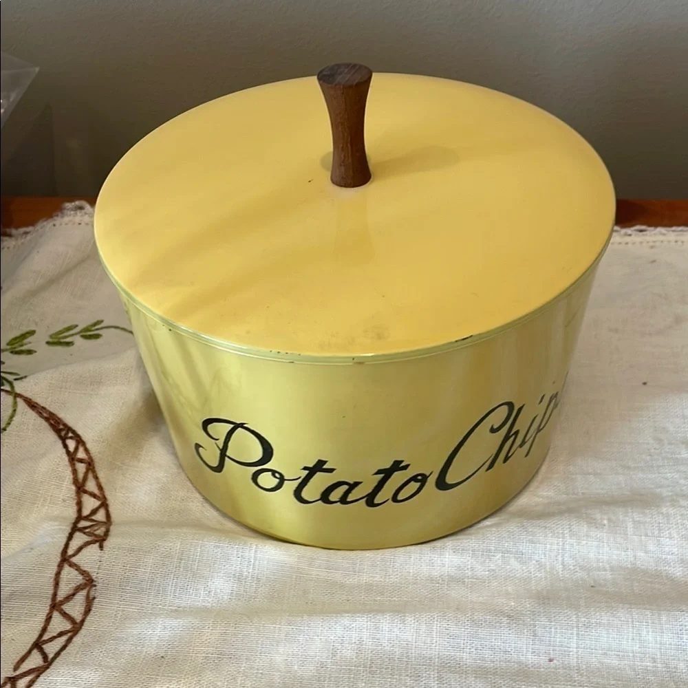 Yellow and brown nesting Snack Canister Set vintage 60’s